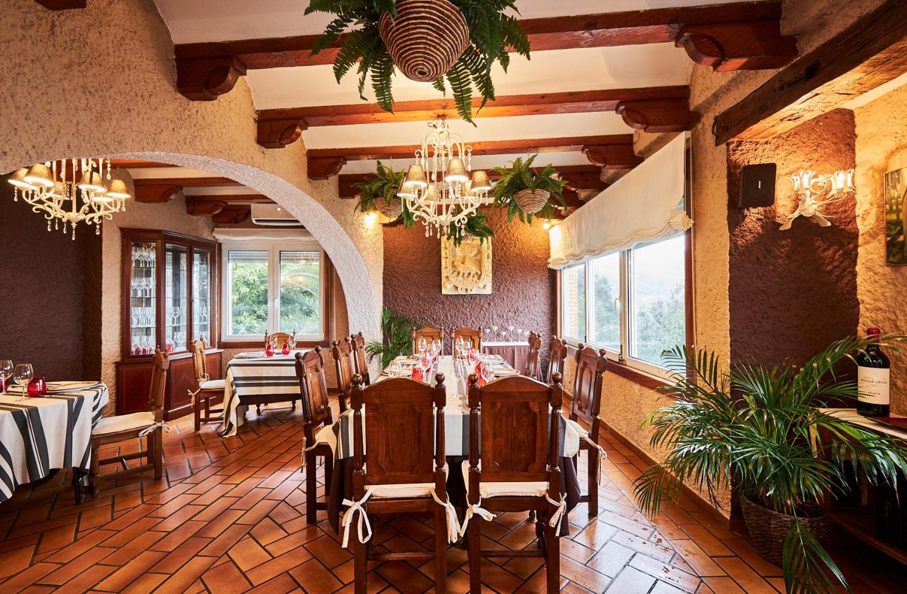 Hotel Restaurante Risco Laredo Exterior photo